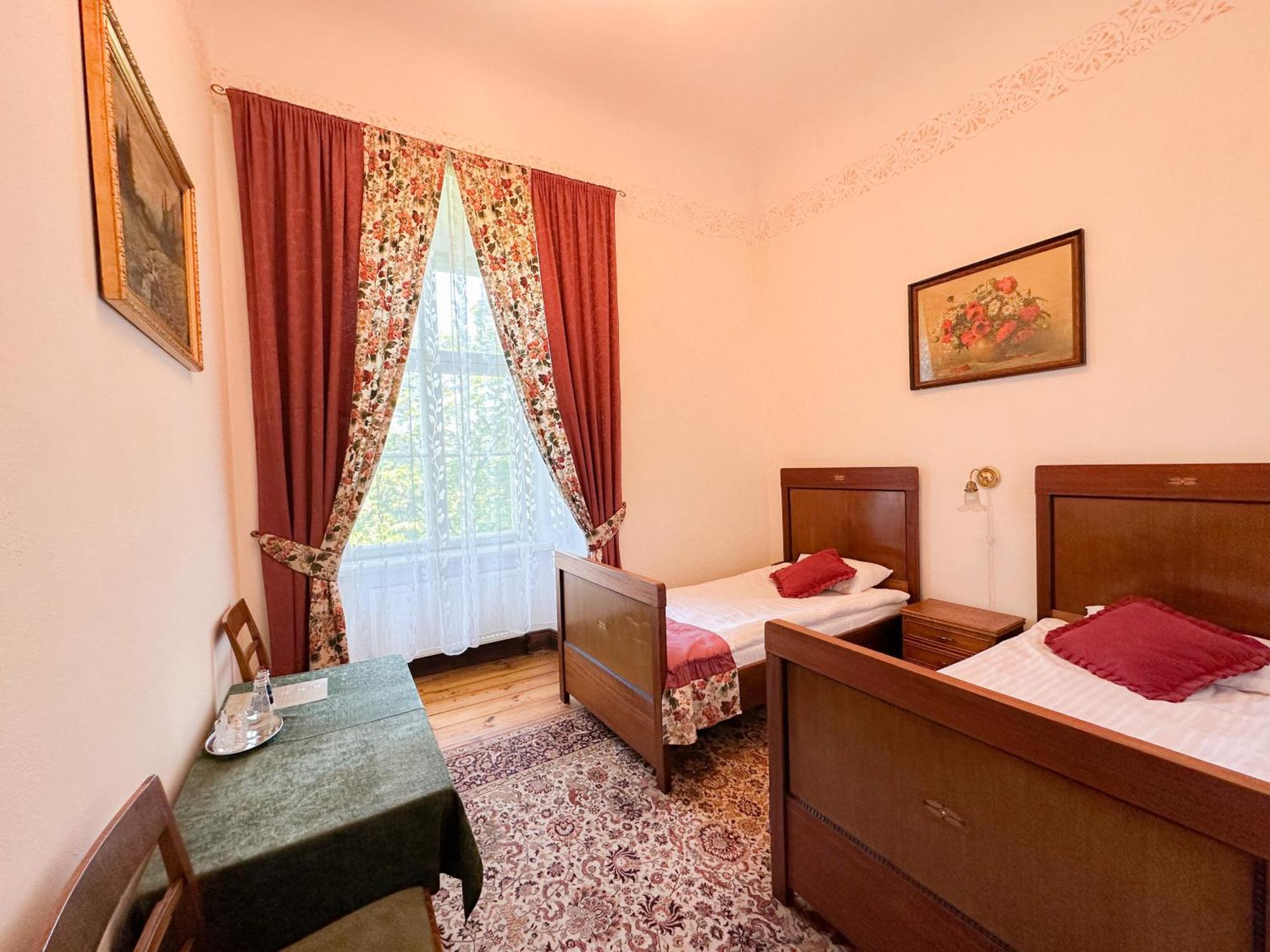 Edoles Pils Hotel Szoba fotó